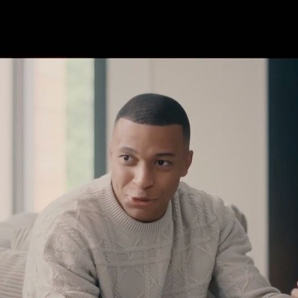 Kylian Mbappé face à Mouloud Achour dans l'émission "Clique". (Capture d'écran)