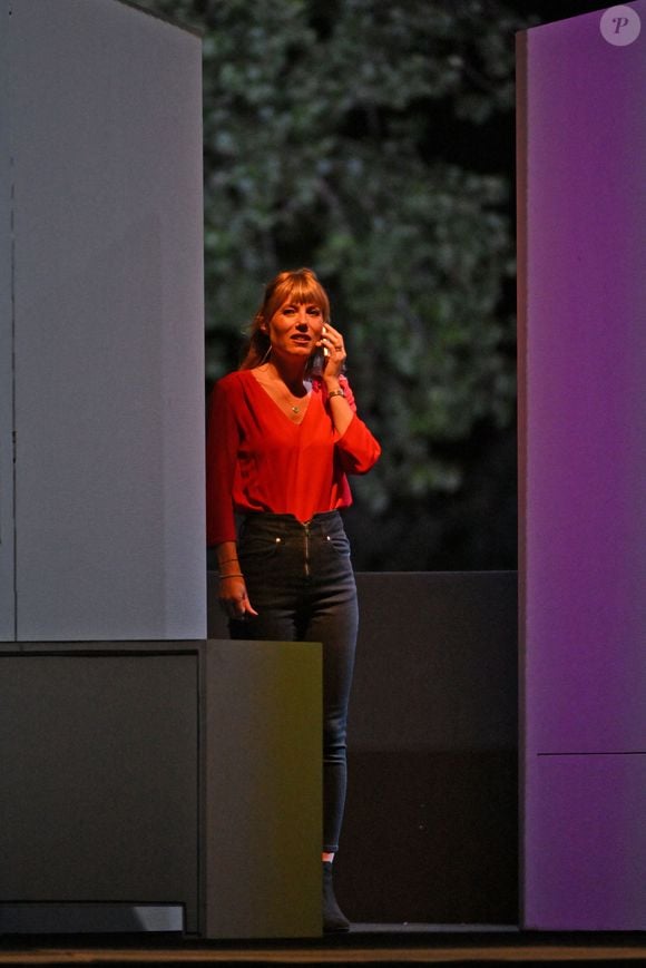 Mélanie Page - Les comédiens de la pièce : "Je m'appelle Georges" qui arrive tout droit du Festival d'Avignon et qui sera dès janvier 2025 au théâtre Actuel La Bruyère, jouent sur scène durant la 2ème soirée de la seconde édition des Théâtrales d'Eze avec Mélanie Page dans la pièce "Je m'appelle Georges" à l'oppidum du Col d'Eze, le 3 août 2024. © Bruno Bebert / Bestimage