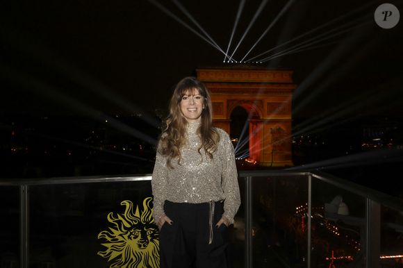 Magali Ripoll en backstage de l’émission "La grande soirée du 31 décembre de Paris" diffusée sur France 2 sur les Champs-Elysées à Paris, France, le 31 décembre 2024.  © Clovis-Tribeca/Bestimage