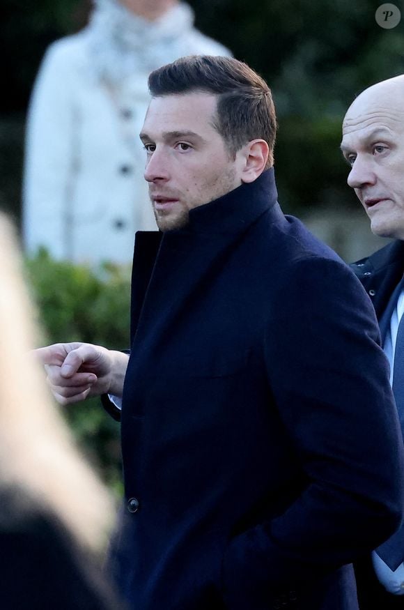 Jordan Bardella - Le clan Le Pen se rend au cimetière de la Trinité-sur-Mer après les obsèques de Jean-Marie Le Pen en l'église Saint-Joseph le 11 janvier 2025.