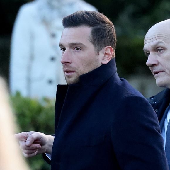 Jordan Bardella - Le clan Le Pen se rend au cimetière de la Trinité-sur-Mer après les obsèques de Jean-Marie Le Pen en l'église Saint-Joseph le 11 janvier 2025.