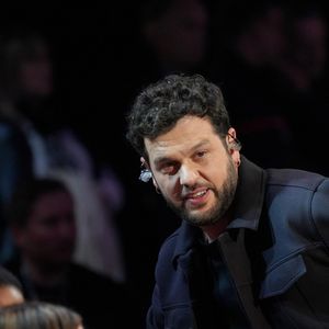 Claudio Capéo lors de la deuxième soirée de la 39ème édition du Téléthon sur France 2 aux Studios du Lendit à Saint-Denis, France, le 6 décembre 2025. Les trente heures du Téléthon 2025 s'achèvent sur un compteur de 83,5 millions d'euros. © Anne-Sophie Guebey/Bestimage