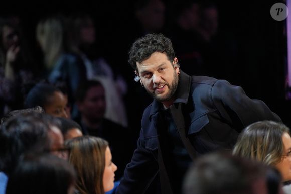 Claudio Capéo lors de la deuxième soirée de la 39ème édition du Téléthon sur France 2 aux Studios du Lendit à Saint-Denis, France, le 6 décembre 2025. Les trente heures du Téléthon 2025 s'achèvent sur un compteur de 83,5 millions d'euros. © Anne-Sophie Guebey/Bestimage