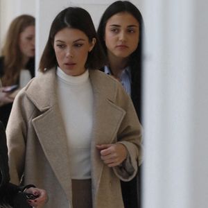 Iris Mittenaere et sa soeur Manon Mittenaere - Procès de Bruno Pelat, ex-compagnon d'Iris Mittenaere, jugé en comparution immédiate pour violences conjugales devant le tribunal de Paris, le 6 novembre 2024
© Christophe Clovis / Bestimage