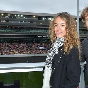 Philippe Lacheau et Elodie Fontan à la 97ème édition du Grand Prix d'Amérique à l'hippodrome de Vincennes à Paris, France, le 28 janvier 2018. Crédit Giancarlo Gorassini/Bestimage