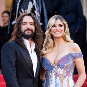 Il s'agit d'Heidi Klum et Tom Kaulitz

Heidi Klum et son mari Tom Kaulitz - Montée des marches du film « Mission Impossible : The Final Reckoning » lors du 78ème Festival International du Film de Cannes, au Palais des Festivals à Cannes. Le 14 mai 2025
© Jacovides-Moreau / Bestimage