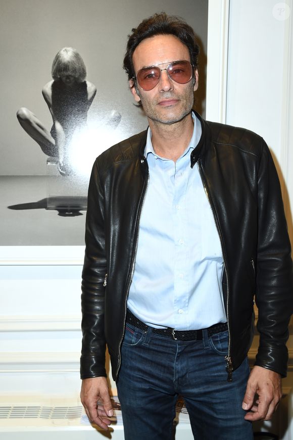 Exclusif - Anthony Delon - Pascal Desprez (créateur de "Enfants à Coeur - Mireille Darc"), le professeur Alain Deloche (Fondateur de la Chaîne de l’Espoir) et le Docteur Eric Cheysson "Président de la Chaîne de l’espoir ") ont le plaisir de nous convier à la vente aux enchères de photographies d’exception au profit de l'association "La Chaine de L'Espoir, Enfants à Coeur - Mireille Darc" à la maison de ventes Cornette de St Cyr à Paris le 11 octobre 2018. © Giancarlo Gorassini/Bestimage