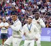 "Il y a un an, nous écrivions une page du rugby français. Une médaille d’or qui nous liera à vie. Merci aux supporters de nous avoir portés jusqu’au sommet. Que d’émotions", a-t-il écrit en légende de son post.

Antoine Dupont - Podium - La France remporte la finale en Rugby à 7 après sa victoire face à Fidji (et sa première médaille d'or) lors des Jeux Olympiques (JO) de Paris 2024 au Stade de France à Saint-Denis, Seine Saint-Denis, France, le 27 juillet 2024. © Jacovides-Perusseau/Bestimage
