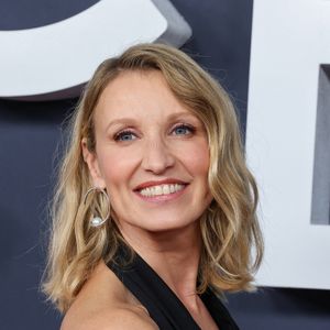 Pour Alexandra Lamy, il n'est pas question de multiplier les produits ou les routines complexes. 

Alexandra Lamy au photocall de la 51ème cérémonie des César à l'Olympia à Paris, France © Borde-Jacovides/Bestimage