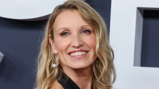 Un geste ultra-simple pour éradiquer les boutons : Alexandra Lamy partage son astuce beauté contre les imperfections