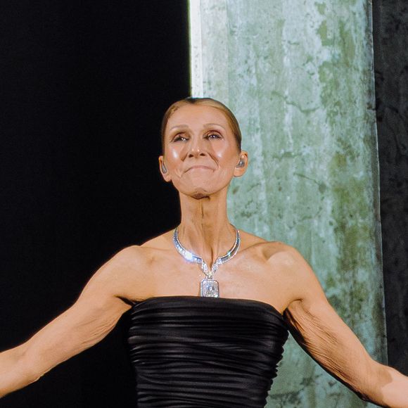 Paris vibre au rythme de deux événements majeurs !

Celine Dion, tenue et bijoux Boucheron, lors de son premier concert à la Plénitude Arena à Paris La Défense
