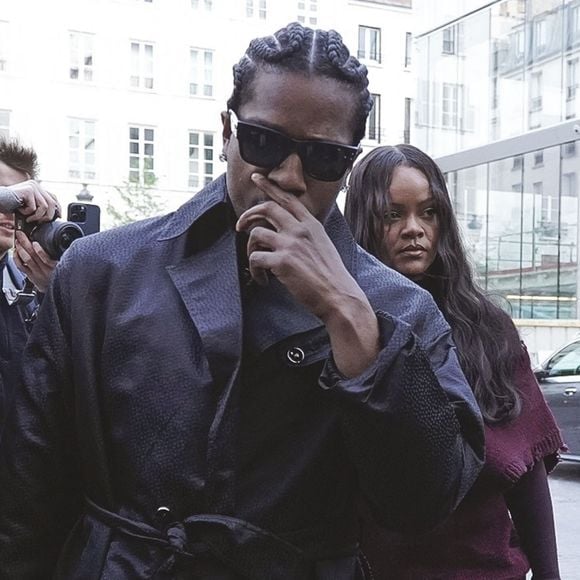 Rihanna et ASAP Rocky ont été vus au restaurant Siena à Paris. Le couple profite d'une sortie décontractée pour passer du temps ensemble dans la ville. @Backgrid USA / Bestimage Vendetta dailly / BACKGRID