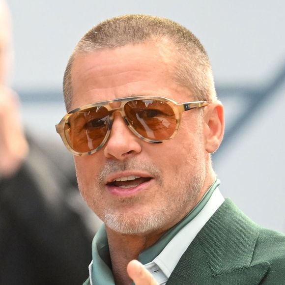 Brad Pitt à la première européenne de ‘F1 The Movie’ au Cineworld, Leicester Square à Londres, en Angleterre. © Backgrid UK/ Bestimage