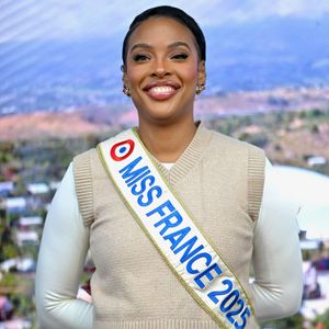 Refusant de se prononcer sur des sujets polémique, l'ex hôtesse de l'air avait suscité de vives réactions.

Miss France 2025 Angelique Angarni-Filopon le 24 octobre 2025 au Havre.
Photo par Franck Castel/ABACAPRESS.COM