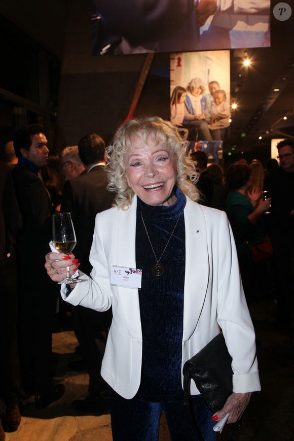 Après plus de 70 ans de carrière, elle avait annoncé son retrait de la scène en 2016 et en 2023.

Isabelle Aubret lors de la soirée des 80 ans du Secours Populaire à l'Unesco, Paris le 3 décembre 2025.

© Philippe Baldini / Bestimage