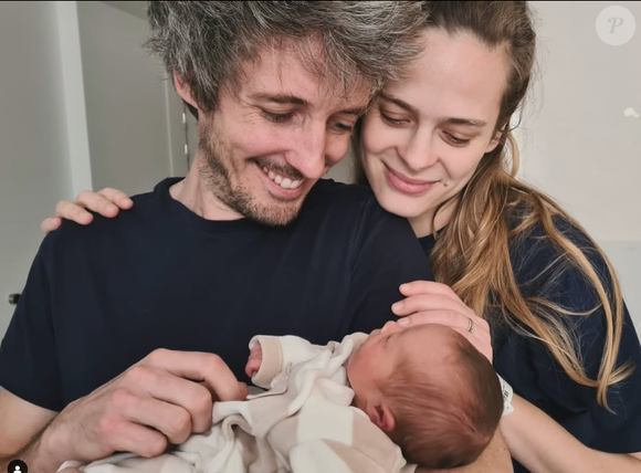 Photo : Leur petite Alma est née en avril 2024 Alice Raucoules enceinte  pour la 2e fois, Gus Illusioniste et elle vont accueillir un nouveau bébé -  Purepeople