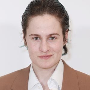 Christine And The Queens est d'abord devenu Chris, puis Redcar, deux évolutions qui revendiquent un genre plus masculin...

Christine And The Queens aka Redcar Rahim au défilé de mode Stella McCartney dans le cadre de la semaine de la mode à Paris le 5 mars 2025 à Paris, France. Photo par Jerome Domine/Abaca