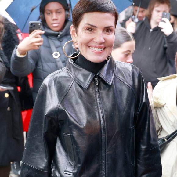 Ses produits, aux formules clean et vegan, sont vendus autour de 30 euros.

Cristina Cordula arrive au défilé Stéphane Rolland "Collection Haute Couture Printemps/Eté 2026" lors de la Fashion Week de Paris (PFW) le 27 janvier 2026

© Christophe Aubert / Bestimage