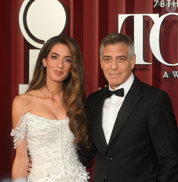 George et Amal Clooney lors de la 78ème édition des Tony Awards à New York, le 9 juin 2025 @Photo Press Service / BESTIMAGE