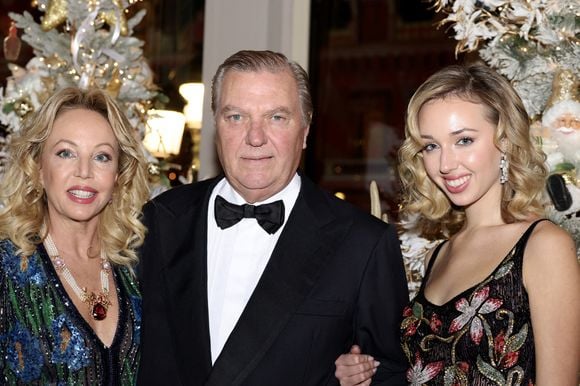 Le Prince Charles de Bourbon des Deux Siciles, la princesse Camilla, la princesse Maria Chiara lors du Bal de Noël à la salle Empire de l'hôtel de Paris à Monaco, le 12 décembre 2025. Le Bal de Noël est événement caritatif emblématique de la Principauté de Monaco, qui se déroule tous les ans au mois de décembre. Organisé par la société 5starsevents, cette 20eme édition rassemble des invités internationaux de renom, pour une soirée de gala magique dont le thème se renouvelle annuellement. Une vente aux enchères exceptionnelle permet chaque année de récolter des fonds pour la Fondation Princesse Charlène de Monaco, afin de soutenir ses projets en faveur de la prévention de la noyade et de l'éducation des enfants par le sport.
© Claudia Albuquerque / Bestimage
