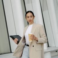 Le jour de la rentrée approche : 5 idées de looks pour retourner au bureau avec style