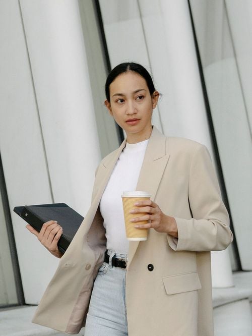 Le jour de la rentrée approche : 5 idées de looks pour retourner au bureau avec style