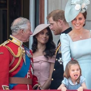 Ce séjour pourrait leur permettre d’aborder l’avenir de la monarchie et les relations familiales.

Le roi Charles III, Meghan Markle, le prince Harry, Kate Middleton et la princesse Charlotte  lors du rassemblement militaire "Trooping the Colour"  (le "salut aux couleurs"), célébrant l'anniversaire officiel du souverain britannique. Cette parade a lieu à Horse Guards Parade, chaque année au cours du deuxième samedi du mois de juin. Londres, le 9 juin 2018. Agence / Bestimage