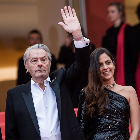 Alain Delon (avec un badge Paris Match d'une ancienne couverture du magazine titrant "Alain Delon, mes deux amours, Rosalie et Anouchka) et sa fille Anouchka Delon - Montée des marches du film "A Hidden Life" lors du 72ème Festival International du Film de Cannes. Le 19 mai 2019 © Jacovides-Moreau / Bestimage
