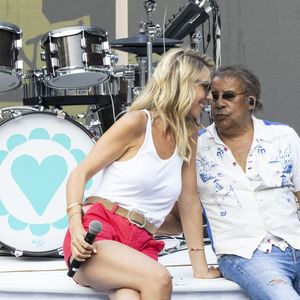 Il y raconte en détail le coup de foudre inattendu pour celle qui partage sa vie.

Exclusif - Laurent Voulzy et sa compagne Isaure Le Faou en répétition avant leur concert au théâtre de Verdure du 41ème Festival de Ramatuelle.
© Cyril Bruneau / Bestimage