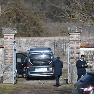 Exclusif - Obsèques de Maaïke Jansen, la femme de Roland Giraud, au temple protestant de Sens puis au cimetière de La Postolle le 30 janvier 2025. Elle a rejoint sa fille Géraldine dans le caveau familial.