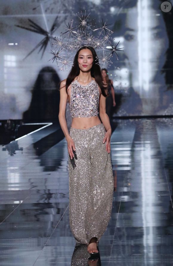 Liu Wen - Le Victoria's Secret Fashion Show à New Tok le mercredi 15 octobre 2025.
Crédit : Backgrid USA / Bestimage