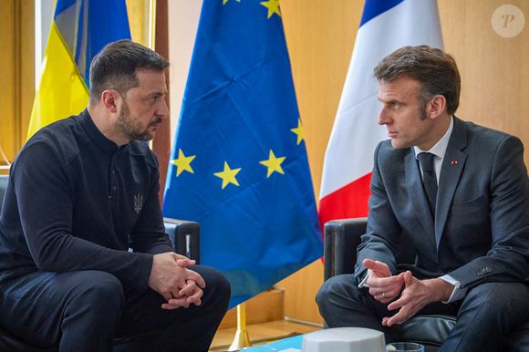Un événement organisé par Emmanuel Macron 
Le président ukrainien Volodymyr Zelensky rencontre le président français Emmanuel Macron en marge du Conseil européen extraordinaire pour discuter du soutien continu à l'Ukraine et de la défense européenne au siège de l'UE à Bruxelles, Belgique, le 6 mars 2025. © Ukraine Presidency via Bestimage