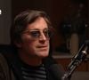 Dans le nouveau numéro du podcast "Coloscopie" de Laurent Baffie, Thomas Dutronc - ayant vu le jour le 16 juin 1973 à Paris - est revenue sur sa naissance qui a l'époque à eu el mérite d'enflammer la presse hexagonale.
Thomas Dutronc dans le nouveau numéro du podcast "Coloscopie" de Laurent Baffie. (Capture d'écran YouTube).