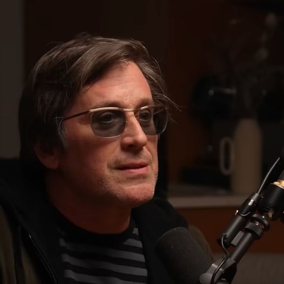 Dans le nouveau numéro du podcast "Coloscopie" de Laurent Baffie, Thomas Dutronc - ayant vu le jour le 16 juin 1973 à Paris - est revenue sur sa naissance qui a l'époque à eu el mérite d'enflammer la presse hexagonale. 

Thomas Dutronc dans le nouveau numéro du podcast "Coloscopie" de Laurent Baffie. (Capture d'écran YouTube).