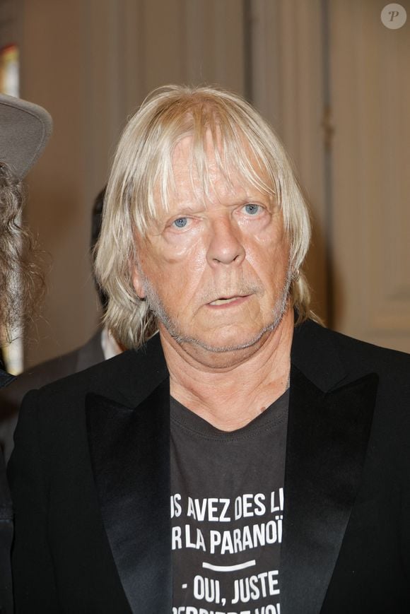 Le chanteur Renaud (Renaud Séchan) - Vernissage de l'exposition "Renaud, Des mots et des images" qui se tiendra jusqu'au 14 septembre à la Mairie du 13ème à Paris le 5 septembre 2024. Elle marquera "également la sortie en librairie du recueil" publié aux éditions Gallimard Alternatives. © Coadic Guirec/Bestimage
