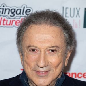 Michel Drucker participe au festival du livre 'Des Livres, Des Artistes' à la Maison de la Chimie le 30 novembre 2024 à Paris, France. Photo par Nasser Berzane/ABACAPRESS.COM