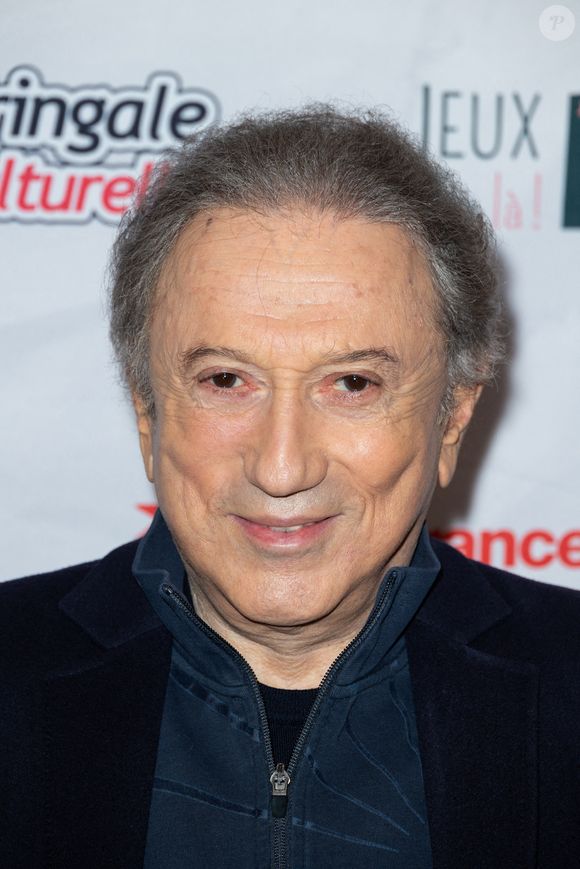 Michel Drucker participe au festival du livre 'Des Livres, Des Artistes' à la Maison de la Chimie le 30 novembre 2024 à Paris, France. Photo par Nasser Berzane/ABACAPRESS.COM