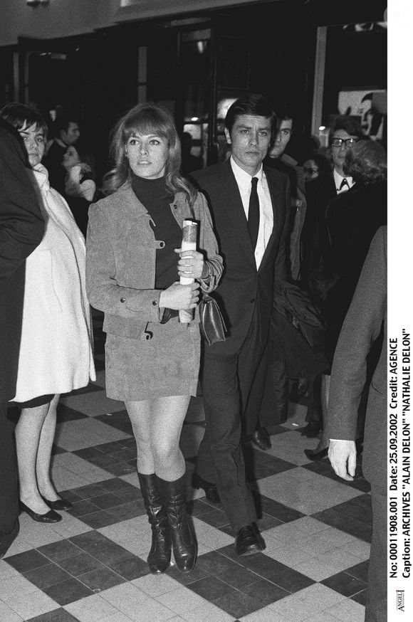 "J’ai balancé une gifle magistrale à Alain devant toute l’équipe", avait-elle raconté à Paris Match.

Nathalie et Alain Delon. ©Bestimage