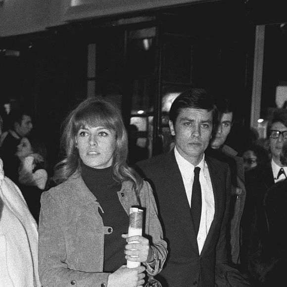 "J’ai balancé une gifle magistrale à Alain devant toute l’équipe", avait-elle raconté à Paris Match.

Nathalie et Alain Delon. ©Bestimage