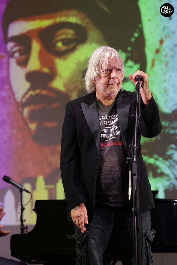 "C'était chouette de participer à ses 50 ans de carrière. C'était assez magique. À chaque fois, il nous bluffe. Ce qui le porte, c'est qu'il a toujours envie. Il parle d'un nouvel album."

Le chanteur Renaud (Renaud Séchan) - Les amis musiciens de Renaud ont donné un concert à la Mairie du 13ème à Paris le 5 septembre 2024 © Coadic Guirec/Bestimage