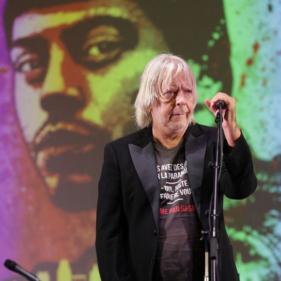 "C'était chouette de participer à ses 50 ans de carrière. C'était assez magique. À chaque fois, il nous bluffe. Ce qui le porte, c'est qu'il a toujours envie. Il parle d'un nouvel album."

Le chanteur Renaud (Renaud Séchan) - Les amis musiciens de Renaud ont donné un concert à la Mairie du 13ème à Paris le 5 septembre 2024 © Coadic Guirec/Bestimage