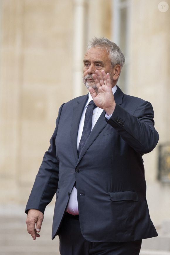 Le cinéaste français Luc Besson arrive pour assister à un dîner d'État officiel dans le cadre de la visite d'État de deux jours du président chinois en France, au palais de l'Élysée à Paris, le 6 mai 2024.Photo by Eliot Blondet/ABACAPRESS.COM