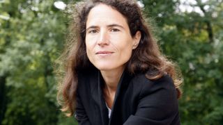 Mazarine Pingeot au cœur de la maison à flanc de colline de Gordes : le refuge invisible de François Mitterrand dans le Lubéron
