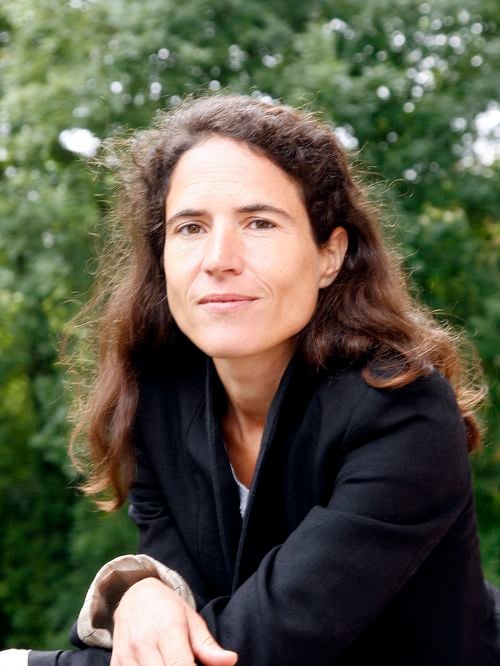 Mazarine Pingeot au cœur de la maison à flanc de colline de Gordes : le refuge invisible de François Mitterrand dans le Lubéron