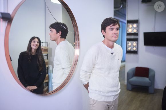 Exclusif - Alain-Fabien Delon avec sa compagne Laura Bensadoun en backstage de de l'émission "C à Vous" à Paris, France, le 18 octobre 2024. © Cyril Moreau/Bestimage