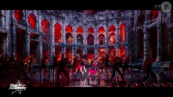 Si Ambre et Sarah ont su décrocher leur place lors du prime en remportant son battle du top 3 pour la première, et en ayant obtenu la meilleur note lors de son tableau chanté/dansé pour la seconde, qui les rejoindra sur les scènes de France ?

Sarah lors de son tableau chanté/dansé à la "Star Academy" - capture d'écran TF1