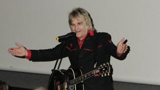 Chanteur d'un célèbre groupe des années 80 encensé par Bono (U2), cet artiste s'est éteint à 66 ans