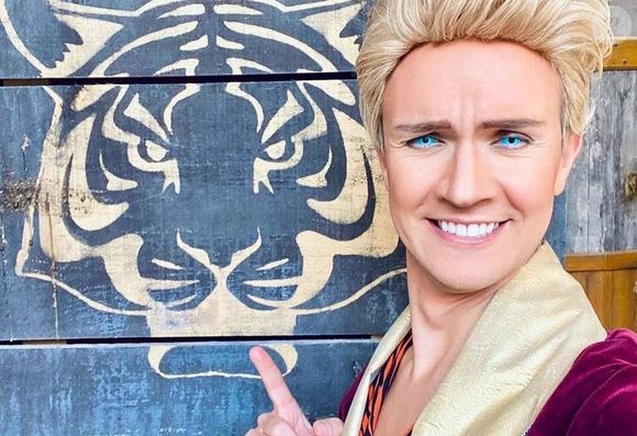 Cyril Féraud prend le relais de Olivier Minne et va animer l'émission "Fort Boyard". Capture d'écran Instagram