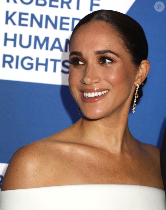 MEGHAN MARKLE, la duchesse de Sussex, vue lors de l'arrivée sur le tapis rouge du Robert F. Kennedy Human Rights Ripple of Hope Gala qui s'est tenu à l'hôtel New York Midtown Hilton le 6 décembre 2022 à New York City, NY, USA. Photo by Nancy Kaszerman/Zuma Press Wire/ABACAPRESS.COM