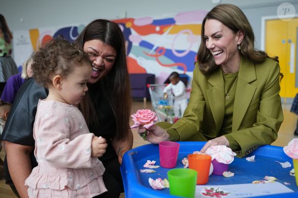 Kate Middleton Middleton, princesse de Galles, lors d'une visite à Home-Start à Oxford, le 9 octobre 2025. Home-Start UK se prépare à déployer une formation auprès de son réseau de 9 000 bénévoles sur la base de la série explicative du Centre for Early Childhood de la Royal Foundation. Photo par PA Photo/ Bestimage